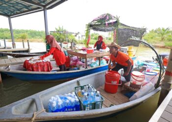 PASAR Terapung Pulau Suri, Tumpat antara salah satu produk pelancongan di Kelantan. – UTUSAN/KAMARUL BISMI KAMARUZAMAN
