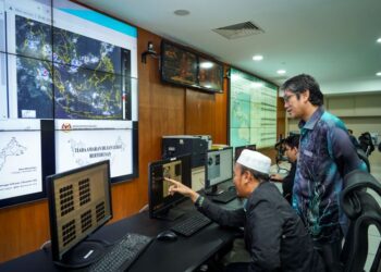 CABARAN besar pendidikan sains  memerlukan kepelbagaian pendekatan dalam pembelajaran dan pengajaran (PdP) sains terutama dalam memerangi perubahan iklim. – UTUSAN/MUHAMAD IQBAL ROSL