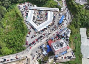 KEADAAN kesesakan trafik di Kea Farm di Cameron Highlands. – UTUSAN/IHSAN REACH