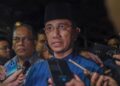 MOHAMED Azmin Ali ketika ditemui pemberita selepas menghadiri ceramah kelompok PN di Jalan Pahang, Kuala Kubu Baharu. - UTUSAN/M. FIRDAUS M JOHARI