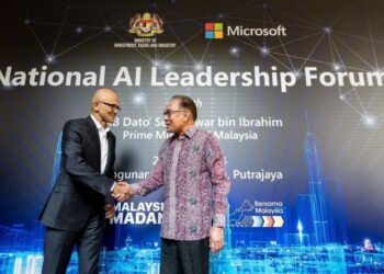PELABURAN Microsoft satu lagi bukti keyakinan pelabur asing terhadap kerajaan pimpinan Anwar Ibrahim sangat positif.-FB ANWAR IBRAHIM