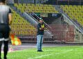AZZMI Ab. Aziz ketika perlawanan persahabatan di antara NSFC dan Tanjung Pagar United FC di Stadium Tuanku Abdul Rahman, Paroi, Seremban malam tadi.