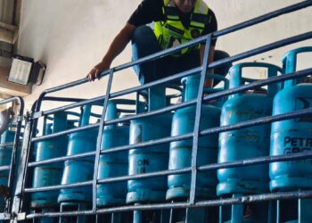 KPDN menyita 94 unit tong gas pelbagai jenama berkapasiti 14kg dan 12kg dalam sebuah lori.