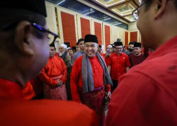 PRESIDEN UMNO, Datuk Seri Dr. Ahmad Zahid Hamidi beramah mesra pada Majlis Sambutan Ulangtahun ke-78 di Pusat Dagangan Dunia Kuala Lumpur. - UTUSAN/IQBAL ROSLI