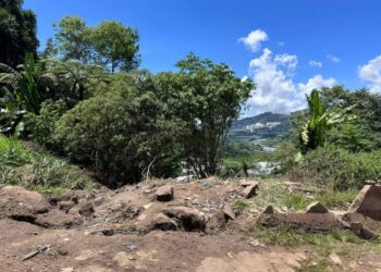 KEADAAN lokasi kemalangan maut yang meragut tiga lelaki Orang Asli di di Kilometer 80, Jalan Gua Musang-Lojing, Gua Musang, Kelantan.