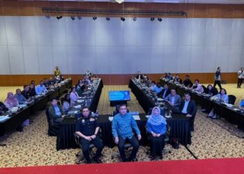 MENTERI Pengangkutan, Anthony Loke (tengah) ketika Sesi Libat Urus Bersama Editor Media di Hotel Royale Chulan, Kuala Lumpur hari ini.