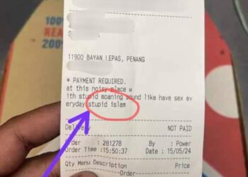 MESEJ kontroversi seolah-olah mempersendakan Islam tertera pada resit yang dimasukkan seorang pelanggan di sebuah premis perniagaan menjual piza di Bayan Lepas, Pulau Pinang