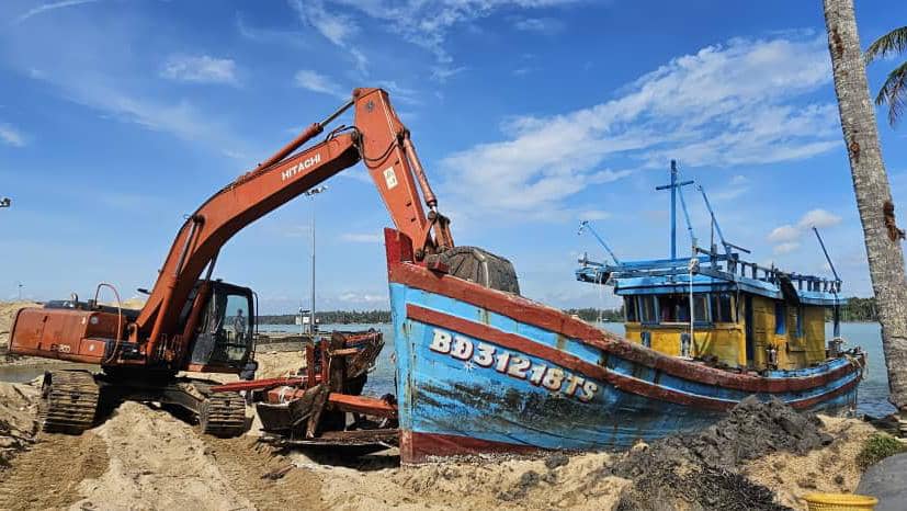 Maritim Kelantan lupus enam buah bot nelayan asing bernilai RM750,000