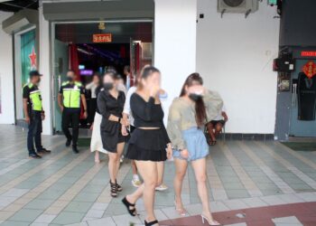 SEBAHAGIAN PATI yang ditahan dalam serbuan yang dijalankan JIM Negeri Sembilan di beberapa buah premis di Seremban dan Tampin, semalam.