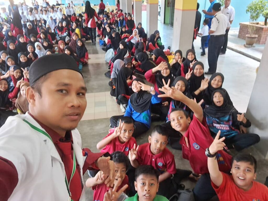 Dunia perguruan sebati dengan Cikgu Safarman