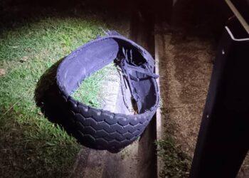 SERPIHAN tayar lori yang menyebabkan kemalangan membabitkan lima motosikal di Kilometer 190.7 PLUS arah selatan berhampiran Jasin, Melaka.