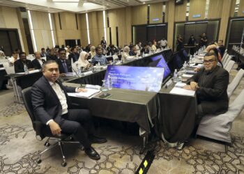 ANTHONY Loke mempengerusikan Mesyuarat Pasukan Petugas Logistik Kebangsaan Bilangan 1 tahun 2024 di Putrajaya. - UTUSAN/FAIZ ALIF ZUBIR