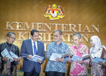 DZULKEFLY Ahmad ketika Majlis Pelancaran Kajian NHMS & GATS Malaysia 2023 di KKM, Putrajaya. - UTUSAN/FAIZ ALIF ZUBIR