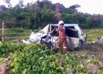 KENDERAAN dinaiki tiga mangsa maut dalam kemalangan di KM 32 Jalan Semporna-Tawau