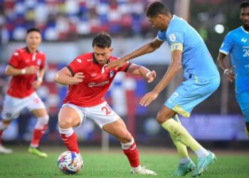 AKSI pemain Sabah FC semasa menentang Penang FC semasa sepak mula Liga Super di Stadium Likas di Kota Kinabalu semalam-IHSAN FB SABAH FC