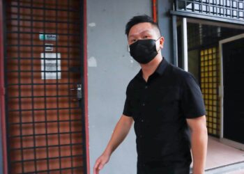 LOH Seck Cheong didakwa di Mahkamah Sesyen Teluk Intan hari ini bagi pertuduhan menggaji lima warga asing tanpa permit dua minggu lalu. - UTUSAN