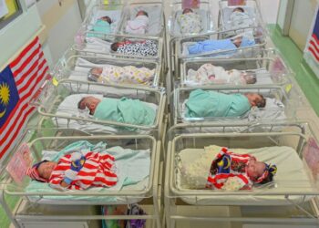 KADAR kesuburan, kelahiran hidup dan kematian rakyat Malaysia menurun pada 2022. – UTUSAN/PUQTRA HAIRRY