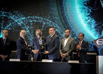 DZULKEFLY Ahmad menyaksikan pemeteraian memorandum persefahaman acara Malaysia International Healthcare Megatrends 2024 antara pihak KKM dan KPJ Healthcare Berhad di Putrajaya. - UTUSAN/FAIZ ALIF ZUBIR