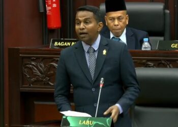 MOHAMAD Hanifah Abu Baker sewaktu sewaktu berucap pada sesi perbahasan Usul Menjunjung Kasih Titah Ucapan Diraja pada hari kedua Persidangan Pertama (Perasmian) Penggal Kedua, DUN Negeri Sembilan Yang Ke-15 di Seremban hari ini.