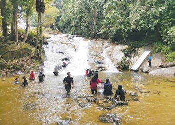 TAMAN Eko Rimba yang memiliki keindahan alam semula jadi termasuk air terjun dan kawasan perkelahan 
kini diuruskan oleh Koperasi Orang Asli Lata Kinjang Berhad (KOALKB) yang ditubuhkan pada Julai 2021. 
– UTUSAN/AIN SAFRE BIDIN