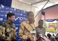JOKO Widodo (Jokowi) bercakap kepada akhbar di Depok, Jawa Barat, semalam. -ANTARA