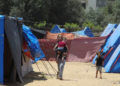 PENDUDUK Palestin yang kehilangan tempat tinggal melarikan diri dari rumah mereka akibat serangan Israel dan berlindung di kem khemah di Rafah di selatan Gaza, semalam. -REUTERS