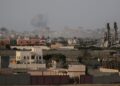 ASAP berkepul-kepul selepas serangan Israel di tengah Gaza, semalam. -AFP