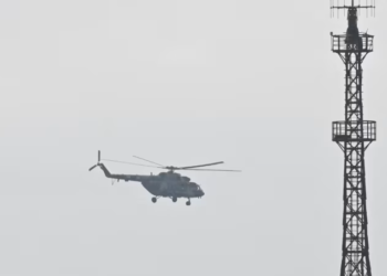 HELIKOPTER tentera China terbang melintasi pulau Pingtan, titik paling dekat dengan Taiwan di wilayah Fujian tenggara China pada 7 April lalu. -CNA