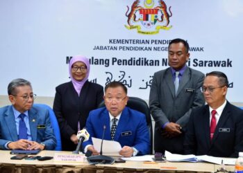 Pengarah Pendidikan Negeri, Datuk Dr. Azhar Ahmad pada sidang media pengumuman keputusan Peperiksaan SPM 2023 Peringkat Negeri di Jabatan Pendidikan Negeri di sini, hari ini.
