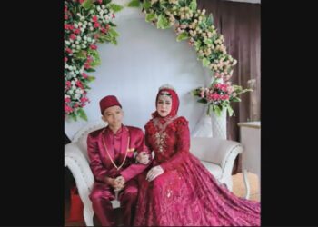 FOTO pernikahan lelaki berusia 26 tahun itu bersama pasangannya tular dalam media sosial. -AGENSI