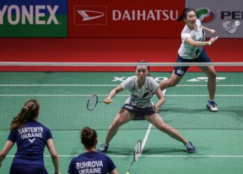 Go Pei Kee-Low Yee Yuan menentang pasangan Ukraine, Buhrova Polina-Kantemyr Yevheniia pada Kejohanan Badminton Malaysia Masters 2024 di Axiata Arena, hari ini. - UTUSAN/SHIDDIEQIIN ZON
