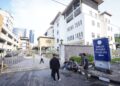 POLIS mendapatkan perintah tahanan reman ibu bapa Zayn Rayyan di Mahkamah Petaling Jaya. - UTUSAN/SADDAM YUSOFF