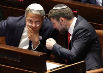 ITAMAR Ben-Gvir (kiri) dan Bezalel Smotrich menolak perjanjian gencatan senjata yang disokong AS. -AGENSI
