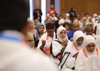 PERHIMPUNAN ummah pada musim haji adalah iktibar paling bermakna betapa Islam menekankan dan mementingkan kehidupan umat yang saling bersatu padu. – GAMBAR TABUNG HAJI