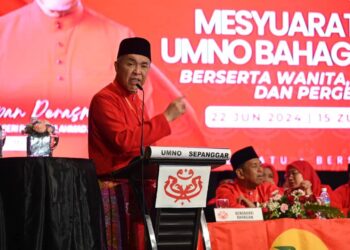 AHMAD Zahid Hamidi semasa merasmikan Mesyuarat UMNO Bahagian Sepanggar di Kota Kinabalu hari ini