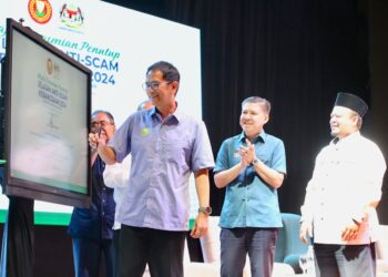 TENGKU Sarafudin Badlishah Sultan Sallehuddin mencemar duli melawat reruai ketika menyempurnakan Majlis Perasmian Penutup Jelajah Anti-Scam 2024 Peringkat Negeri Kedah di Dewan Seri Negeri, Wisma Darul Aman hari ini- UTUSAN/ SHAHIR NOORDIN