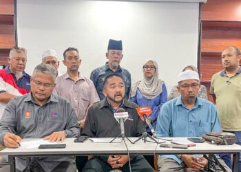 MOHAMMAD Fauzee Mohamad (tengah) bersama pimpinan PKMMNK dalam sidang akhbar susulan rasionalisasi subsidi diesel di Alor Setar, Kedah semalam. – UTUSAN/ SHAHIR NOORDIN