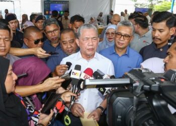 FADILLAH Yusof ditemui pemberita pada Peluncuran Taman Perindustrian Hijau Bersepadu Kerian (KIGIP) di Bagan Serai hari ini. - UTUSAN/MUHAMAD NAZREEN SYAH MUSTHAFA
