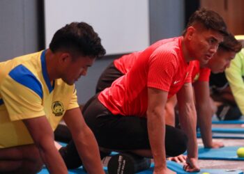 PEMAIN-pemain Harimau Malaya terus menjalani latihan di Kelana Jaya, semalam sebaik pulang dari Bishkek, Kyrgyzstan menjelang pertemuan menentang Taiwan pada Selasa ini. - IHSAN FAM