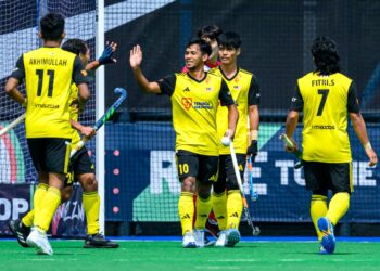 FAIZAL Saari meraikan jaringan penalti strok ketika menentang Korea Selatan pada saingan tempat kelima hingga lapan Piala Negara-negara di Gneizno, Poland malam tadi. - FOTO IHSAN FIH