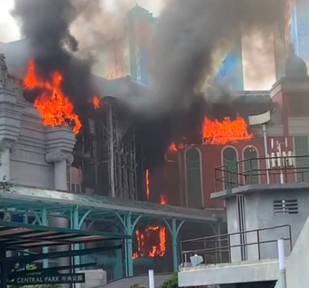 Taman Tema Genting Highlands terbakar Taman Tema Genting Highlands terbakar