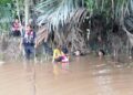 OPERASI SAR mencari seorang lelaki yang dipercayai lemas akibat terjatuh di Sungai Benut, Pontian.