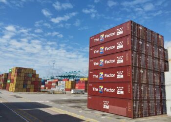 KONTENA syarikat perkapalan berpangkalan di Israel hanya transit di Pelabuhan Tanjung Pelepas, Johor dan barangan dagangan tidak memasuki pasaran Malaysia.