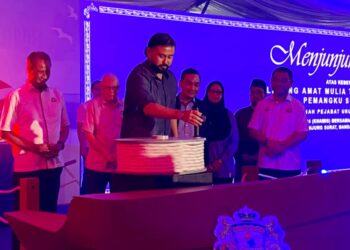 TUNKU Mahkota Ismail berkenan menyempurnakan Majlis Pecah Tanah Pejabat Urusan Majlis Perbandaran Pengerang (MPP) di Bandar Penawar, Kota Tinggi.