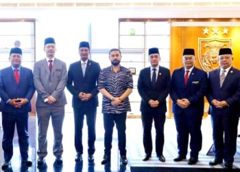 KERAJAAN  negeri membuat permohonan rasmi kepada kerajaan Persekutuan bagi mendapatkan 30 peratus cukai yang dikutip dari negeri ini diberikan untuk pembangunan Johor.