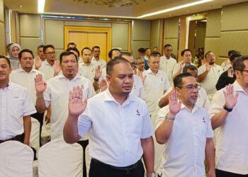 PARA pegawai Rahnill SAJ melafazkan ikrar pada Majlis Menandatangani Ikrar Bebas Rasuah (IBR) di Hotel Holiday Villa, Johor Bahru.