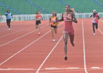 SHEREEN Samson Vallabuoy menang perlumbaan separuh akhir ketiga bagi acara 400 meter dengan mencatat masa 55.44 saat pada Kejohanan Olahraga Terbuka Malaysia Cahya Mata 2024 di Stadium Darul Makmur di Kuantan, Pahang. - FOTO/SHAIKH AHMAD RAZIF