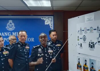 M. KUMAR menunjukkan  modus operandi sindiket 'ejen insurans' membunuh mangsanya dalam kejadian di Kulai Mei lalu.