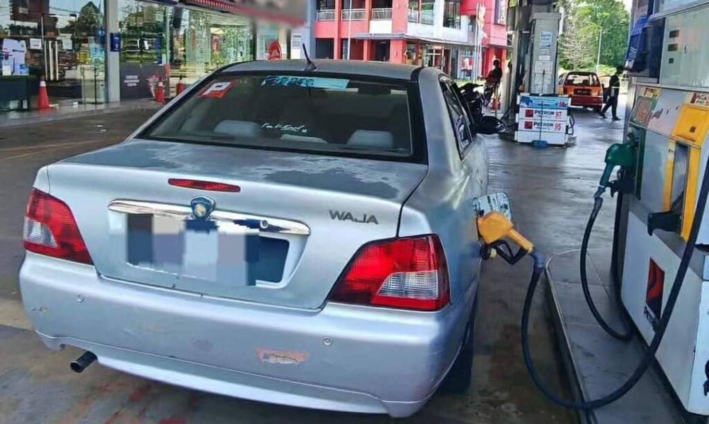 CCTV bantu KPDN cekup lelaki buat belian petrol berulang