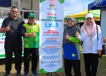 MANSOR Zakaria (tiga dari kiri) melancarkan Majlis Pelancaran Kempen Cintai Alam Sekitar, Cegah Leptospirosis di Padang Awam Kampung Lalang, Baling.